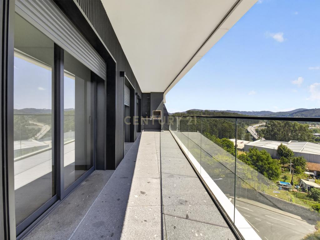 T3 Novo em Ferreiros, Braga | Suíte e 2 Quartos com Closet e Varanda Panorâmica - Image 3