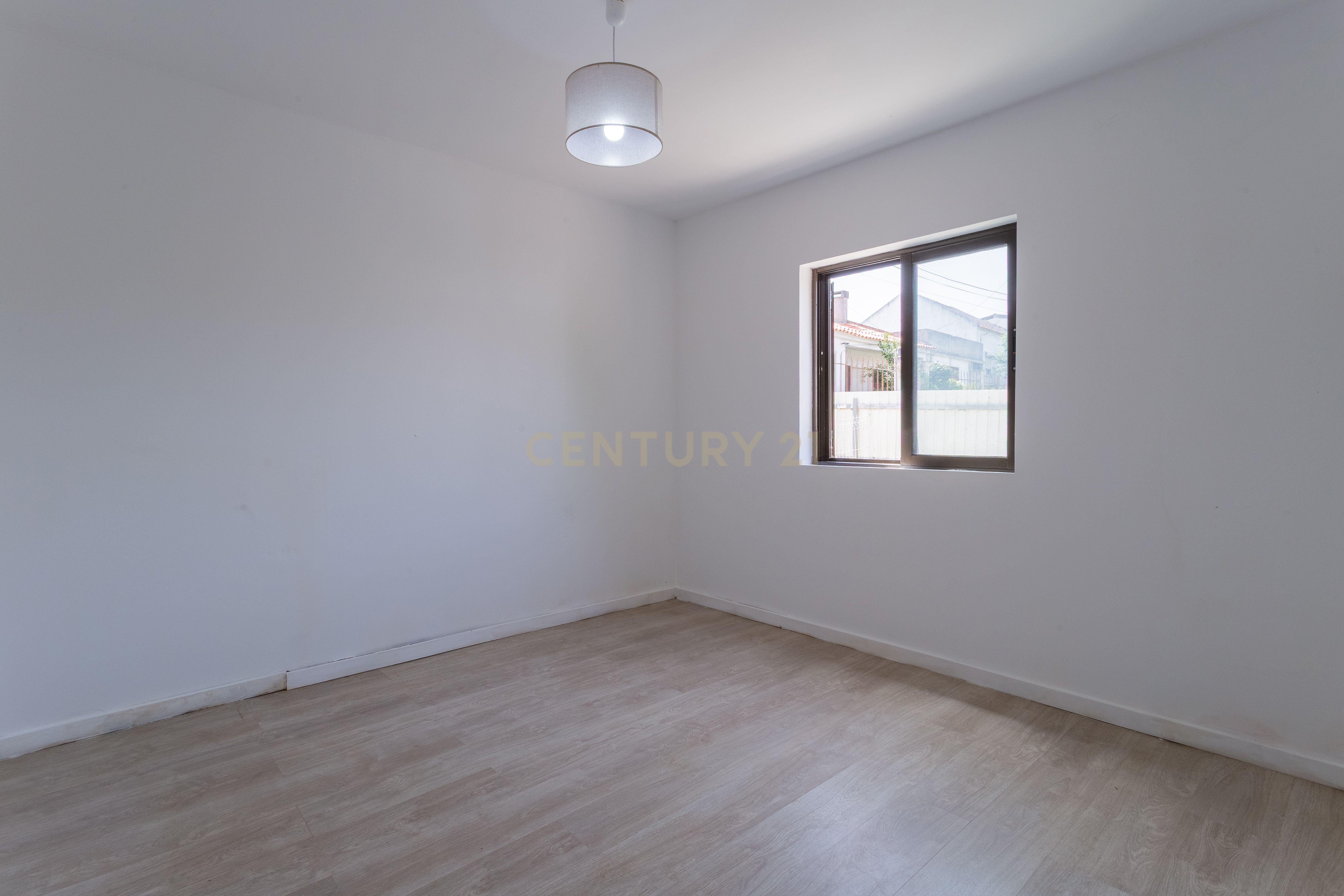 Fotografia 8 de Casa T3 em Vale Fetal, Charneca de Caparica (Sem licença de utilização)
