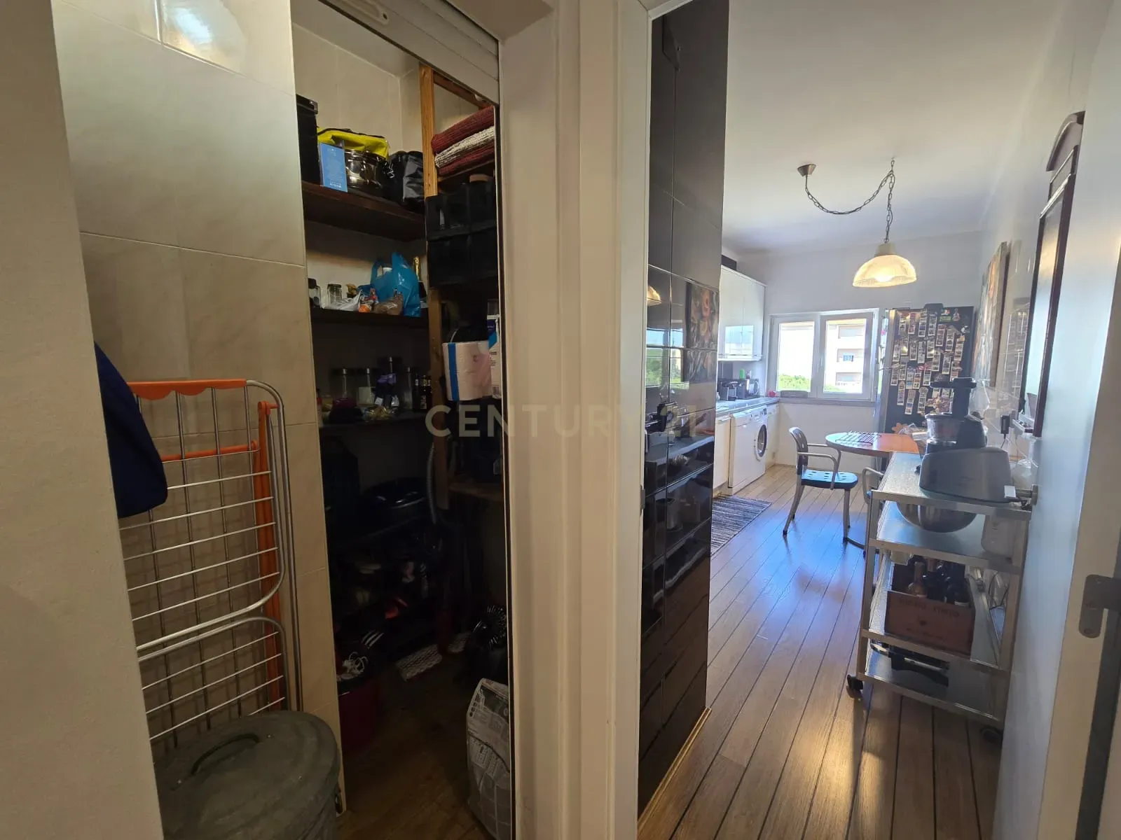 Apartamento T3 Transformado em T2 com Acabamentos de Luxo no Centro do Laranjeiro - Image 16
