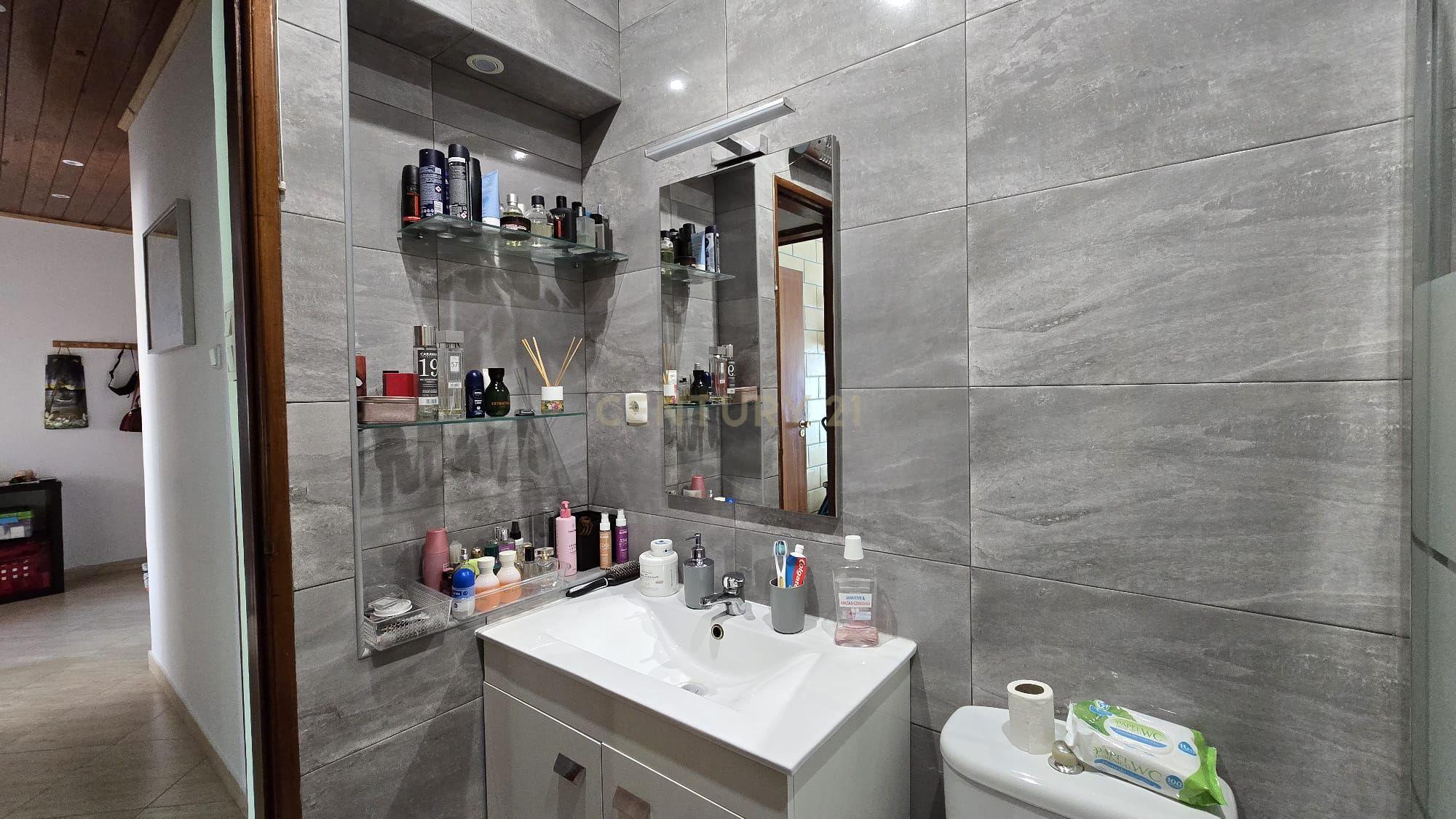 Apartamento T2 no Centro de Corroios – Excelente Localização! - Image 9