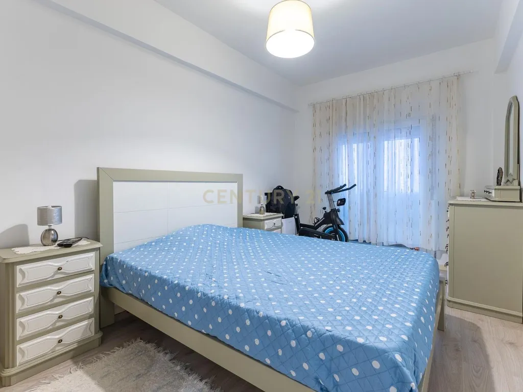 Apartamento Renovado com Vista Mar em Setúbal - Image 19