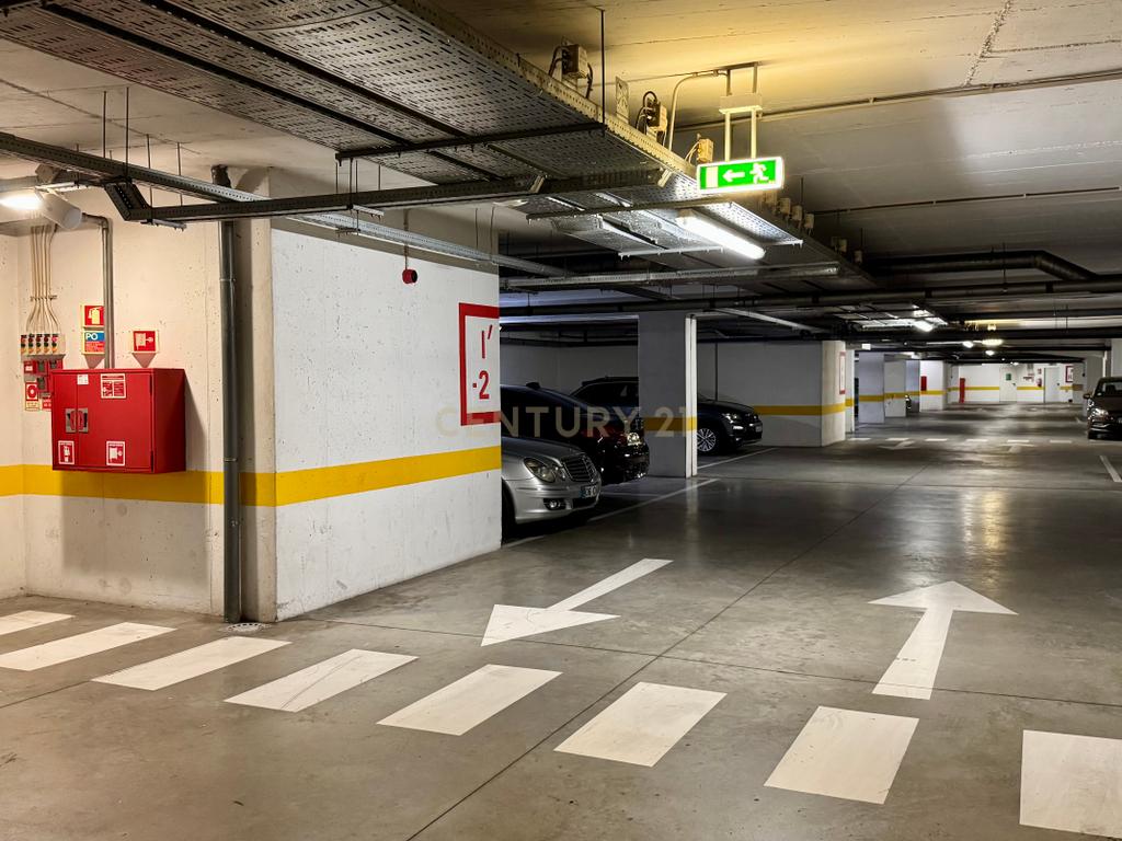 Apartamento T1 com segurança privada, piscina, garagem e arrecadação no condomínio Villa Restelo, Belém. Para Arrendar! - Image 22