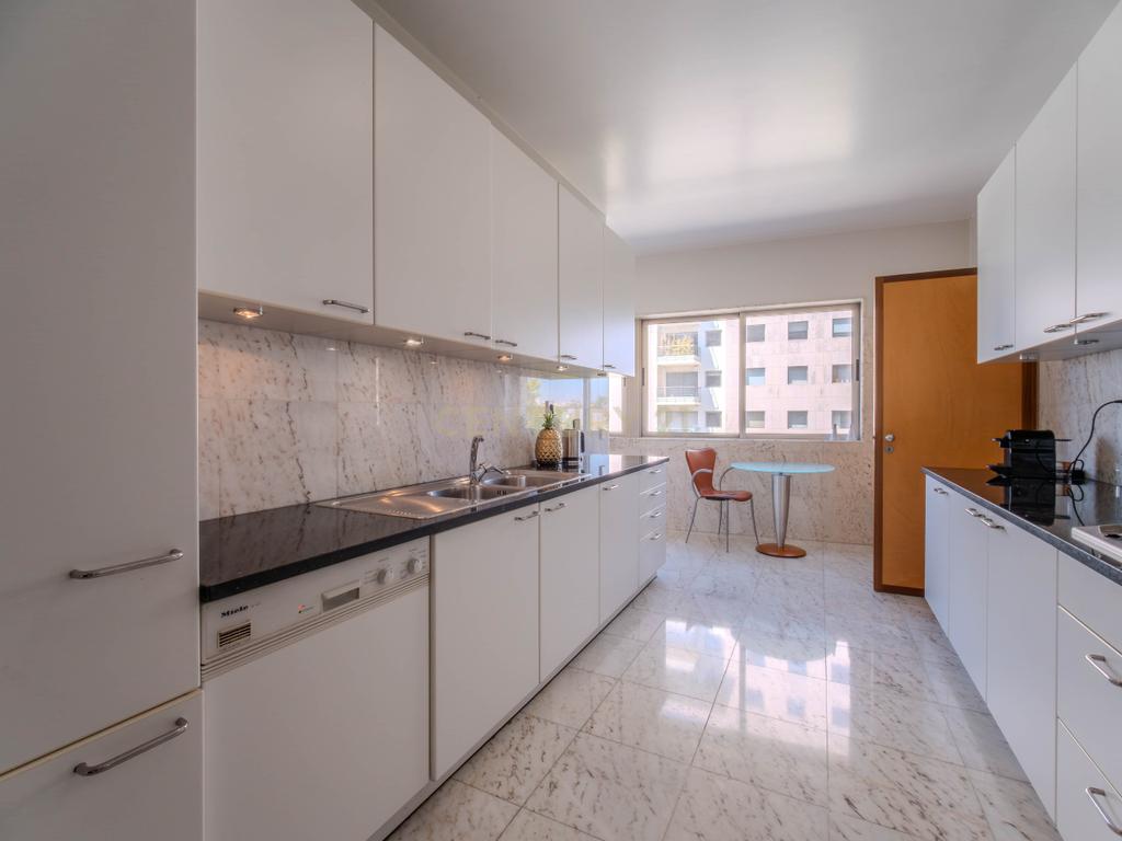 Apartamento T5 na zona do Aviz - Porto - Image 40