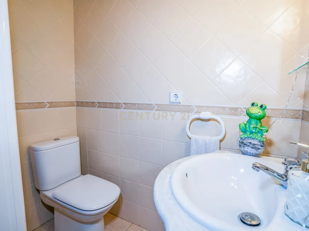 Apartamento T3 com elevador e garagem fechada em Cidade Nova, Caldas da Rainha! - Image 14