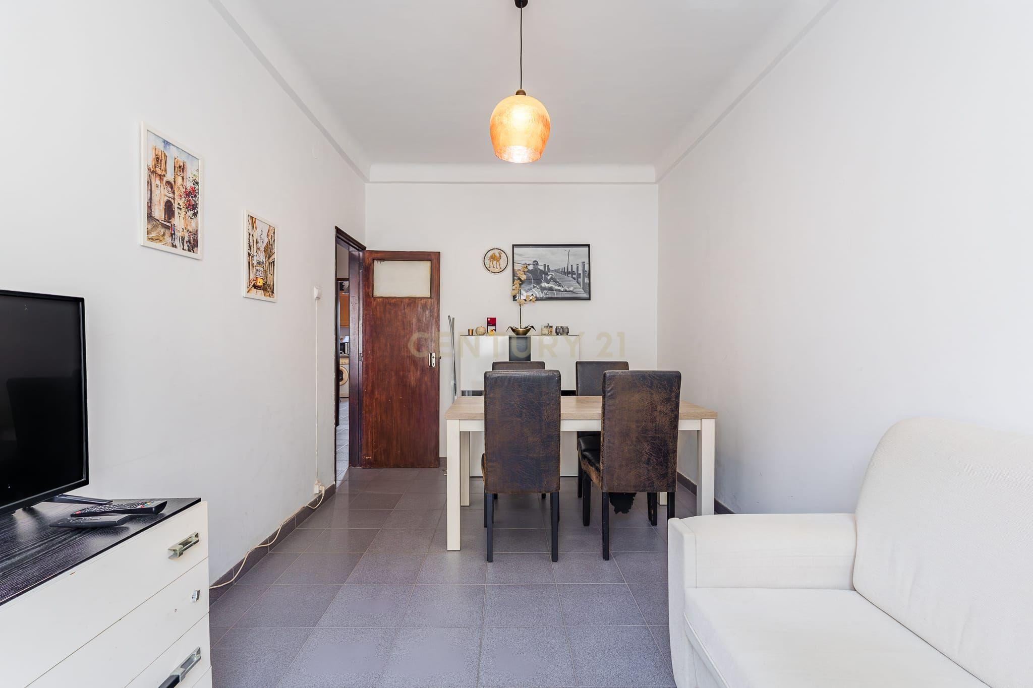 Fotografia 3 de Apartamento T2 no centro de Portimão — Oportunidade de investimento