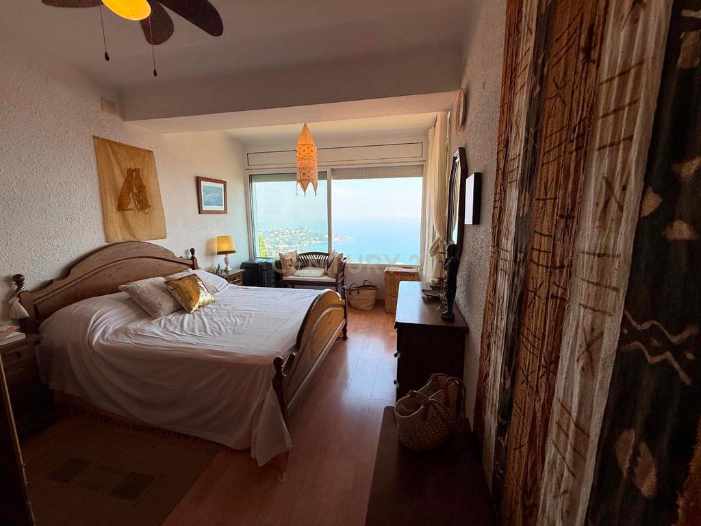 Cobertura com terraço, jardim e piscina privada com vista para o mar em Llançà - Image 48