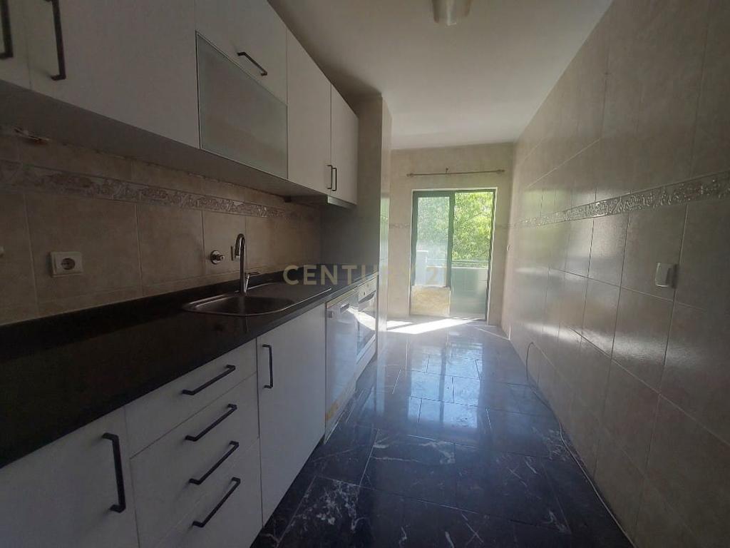 Apartamento T2 em Matosinhos com Garagem e Varanda - Image 6