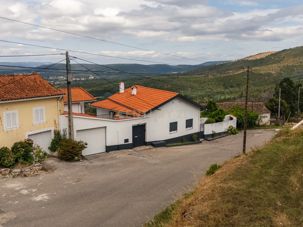 Moradia Renovada em Serpins, Lousã com 3 Casas de Banho - Image 50