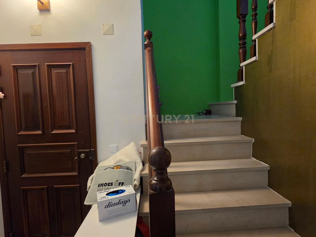 Apartamento Duplex T5 no centro de Palmela - Image 21