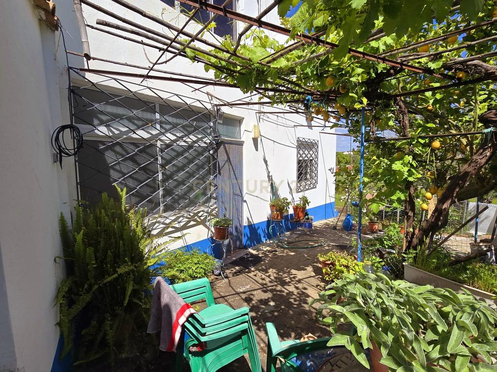 Moradia com Vista Desafogada e Potencial para Duas Habitações Independentes – Ilhas, Arraiolos Évora - Image 8