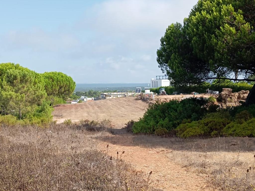 Terreno com área de 10.000m2 com projeto aprovado perto da Aldeia do Meco - Image 17