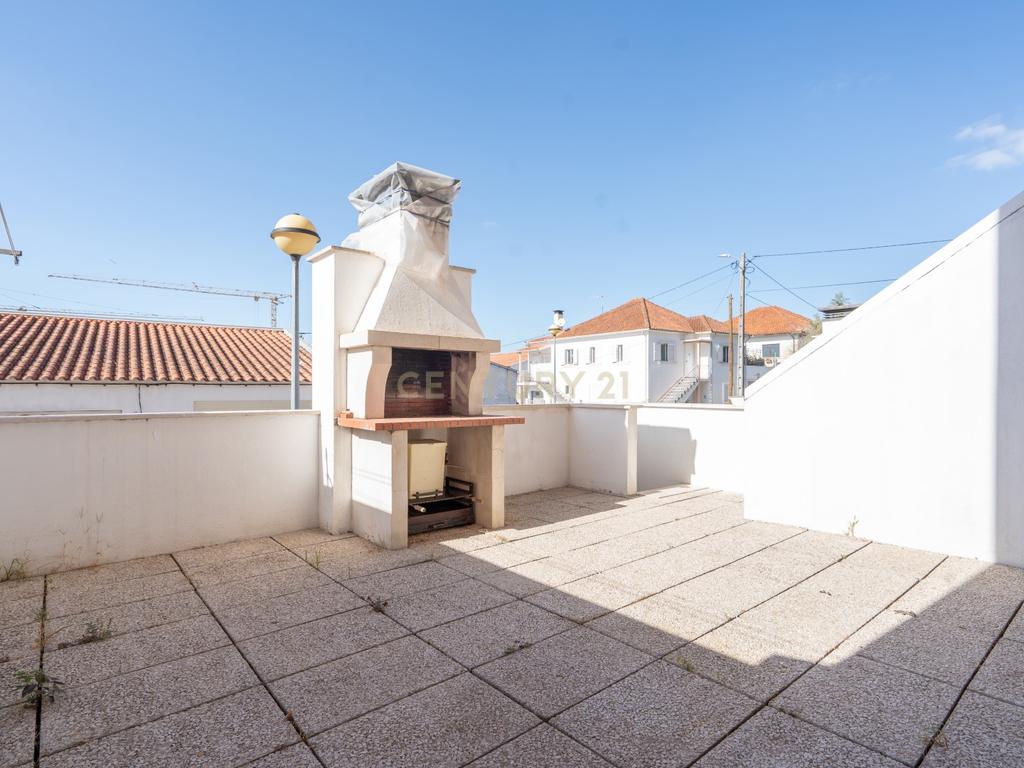 Apartamento T2+1 - C/ terraço - Image 3