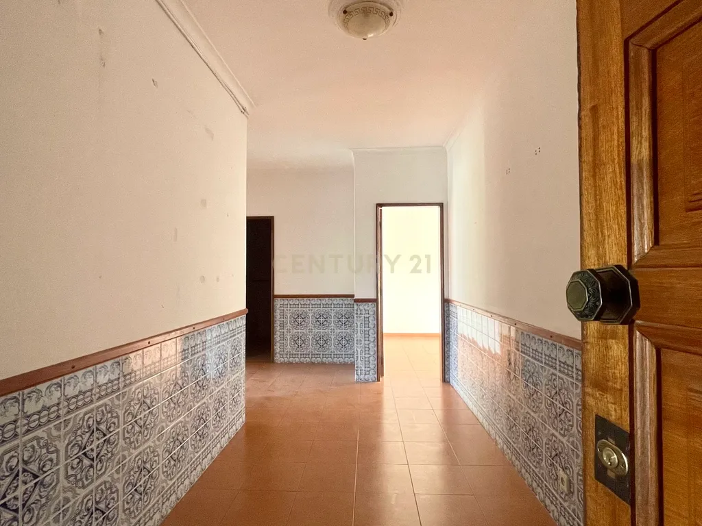 Apartamento T2 com Duas Varandas, no Centro do Pinhal Novo - Image 17