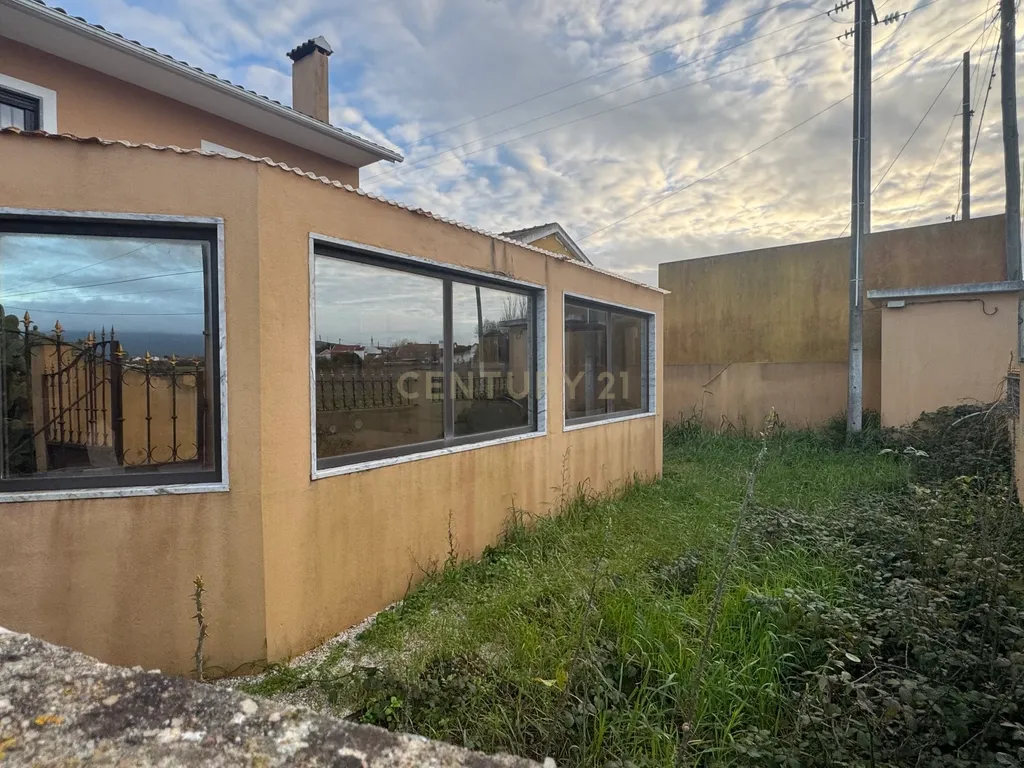 Espetacular Moradia T4 com Jardim e Vista Campestre em Alenquer - Image 6