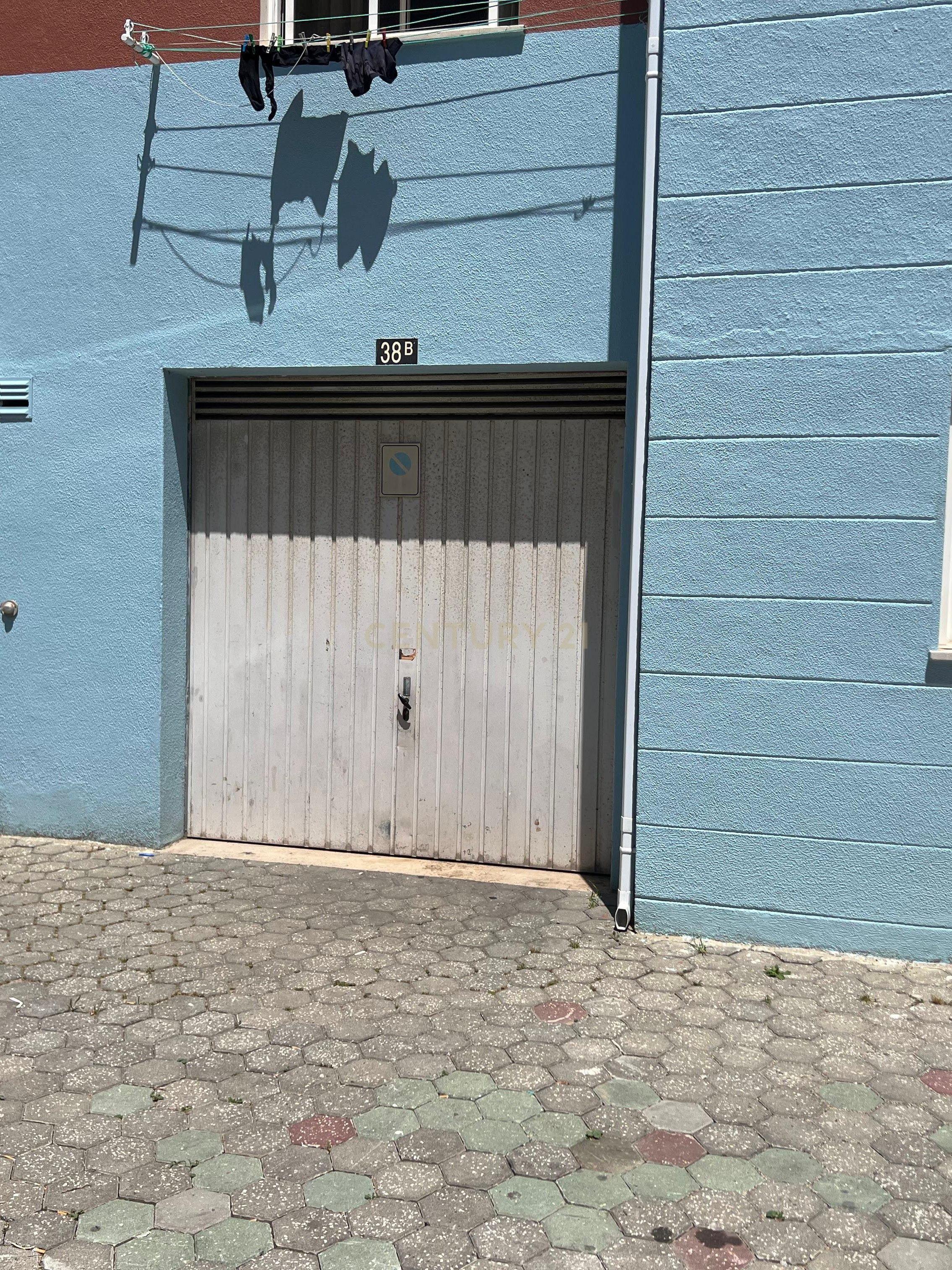 Garagem com 100 m² | WC | Água e Eletricidade  OPORTUNIDADE UNICA