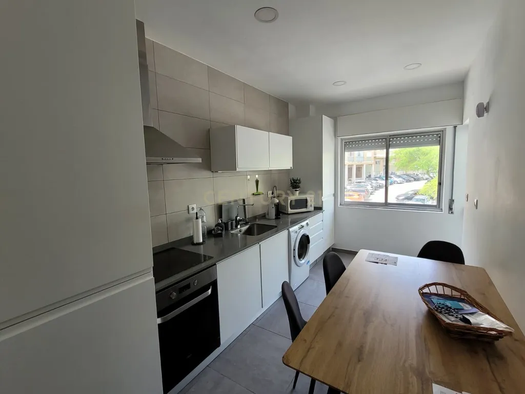 Apartamento T3 em Setúbal - Localização Central e Aconchegante - Image 1