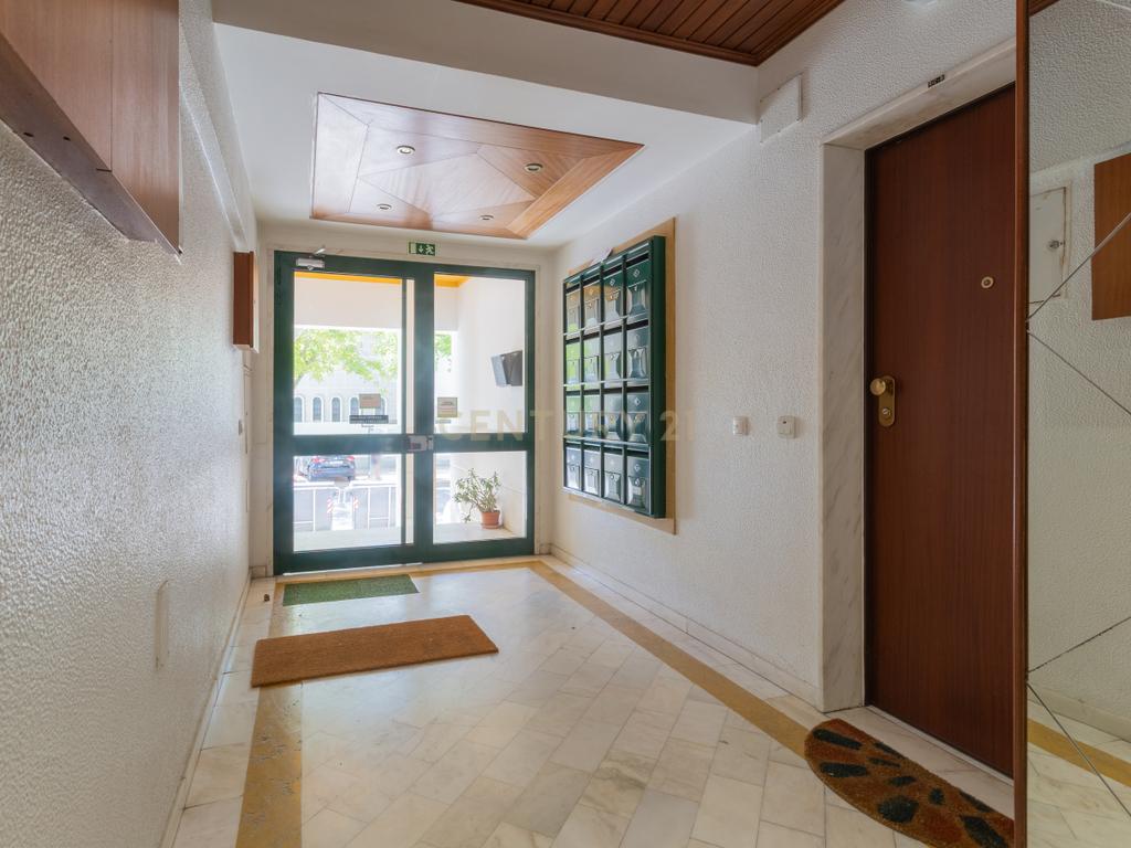 T2 totalmente remodelado | 75 m² | Quinta de Santo António | Costa da Caparica - Image 20