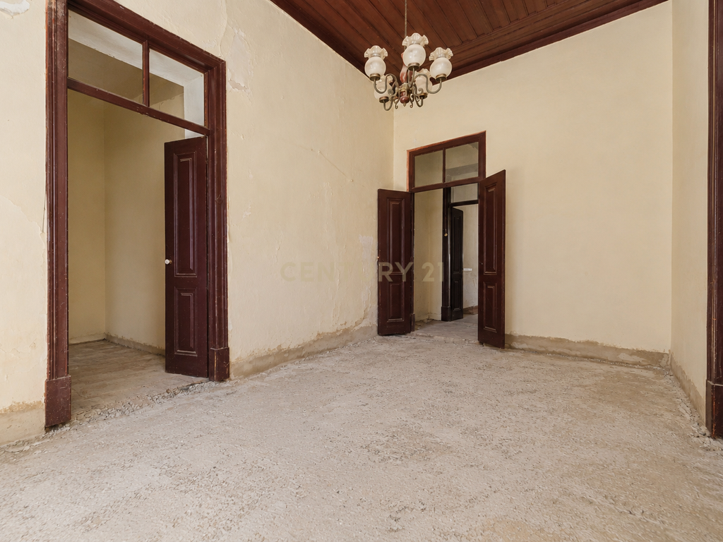 Andar de Moradia T7 | Baixa de Faro | Potencial para Hostel | Terraços - Image 15