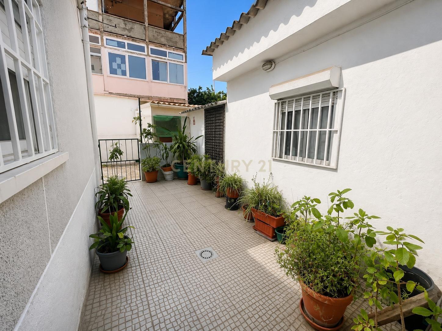 Fotografia 3 de Apartamento T1 + 1 com Logradouro no Feijó