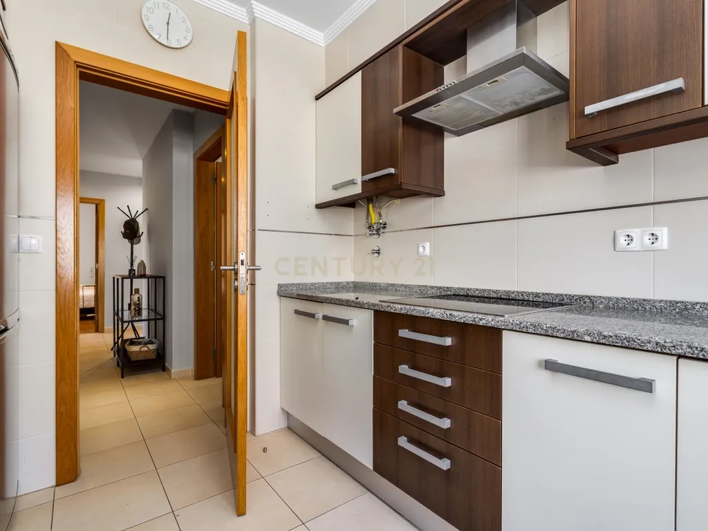Apartamento T3 com Garagem na Quinta João de Ourém — Olhão - Image 8