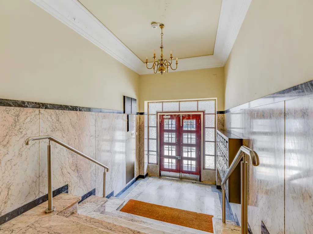Fantástico Apartamento na Av. João XXI, com uma localização estratégica. - Image 24