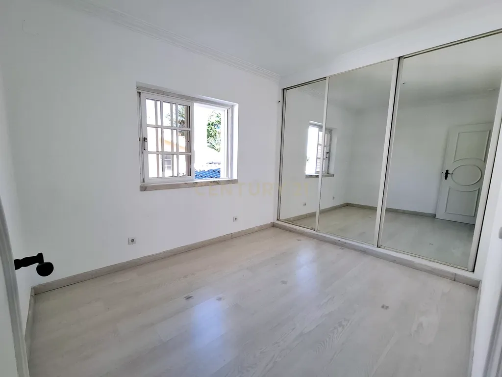 Excelente moradia T3 em Bicesse - Image 16
