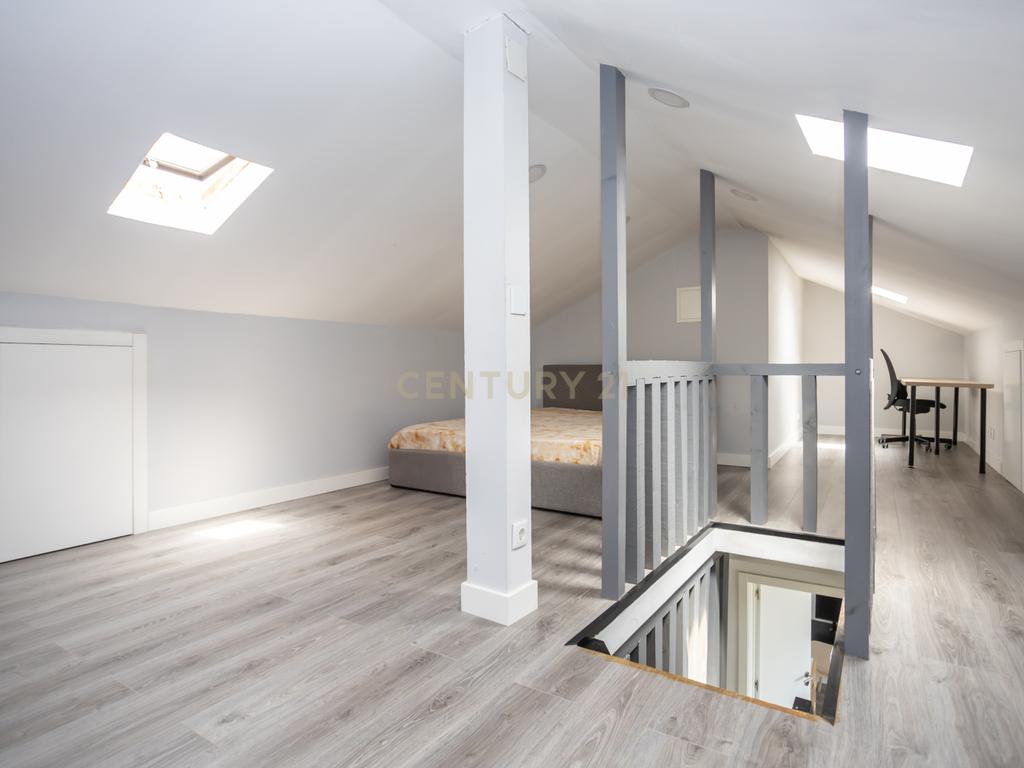 Apartamento T3 mais sótao, num 1 andar em Amora - Seixal - Image 20