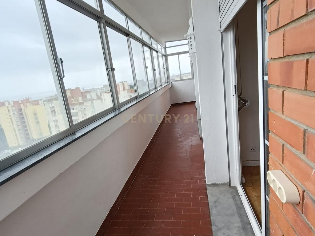 Apartamento 4 assoalhadas (T3) nos Olivais. Conforto e conveniência no coração da cidade - Image 24
