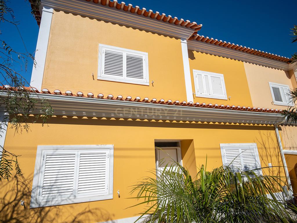 Fabulosa Moradia em Gaveto com Jardim - Image 7