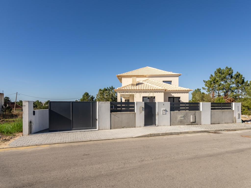 Carisma e boas áreas na sua Moradia Nova T4 Suites!!! no Pinhal do General - Image 19