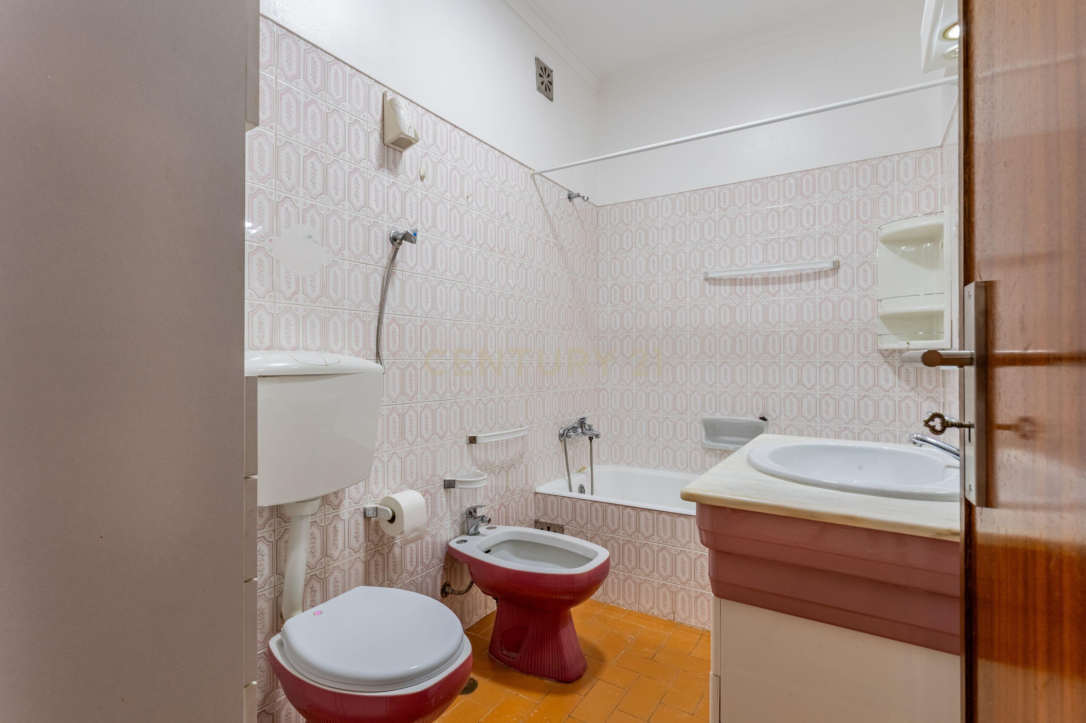 Fotografia 10 de Quarto 2 - Em Apartamento com mais 2 quartos - junto a Urb. Vila Chã (Amadora)