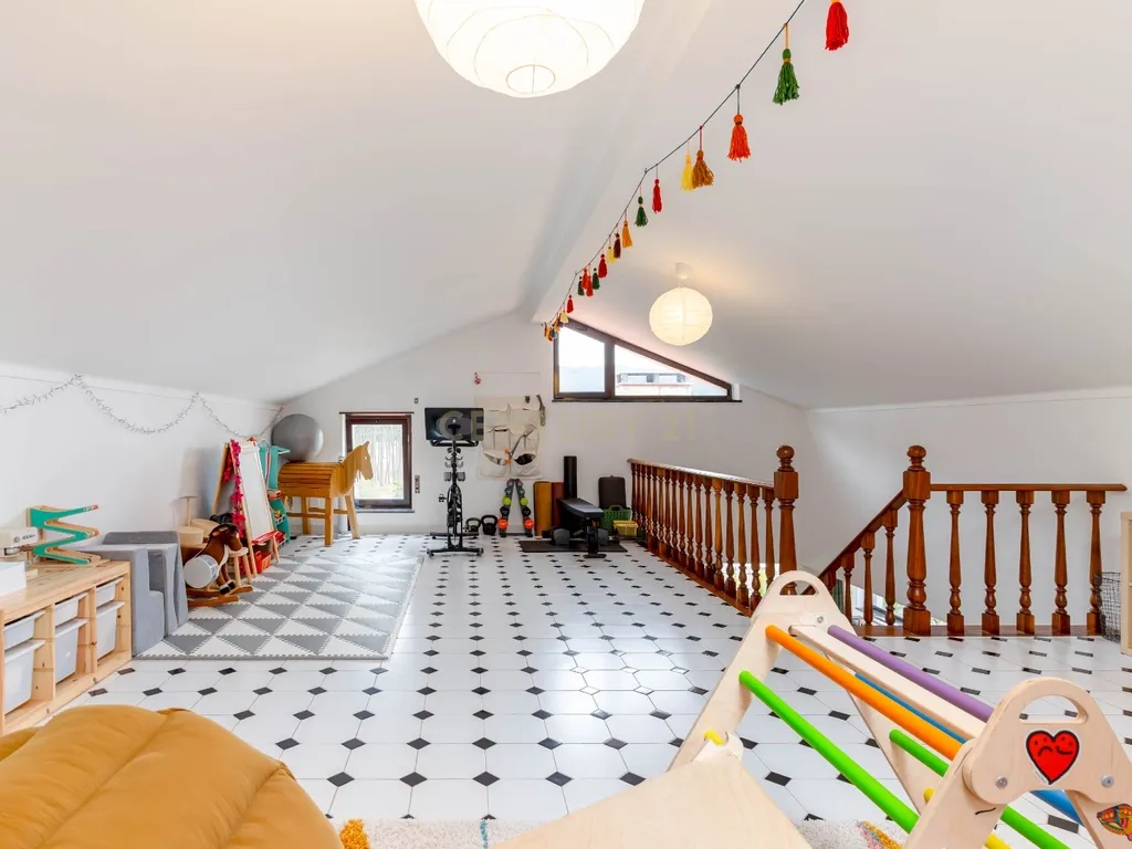 Viver com Elegância entre o Litoral e a Cidade – Uma Casa Sustentável em Colares, Portugal - Image 48