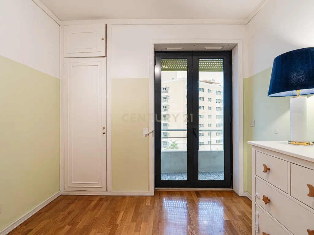 Apartamento T2 em Nova Campolide com Estacionamento - Image 23