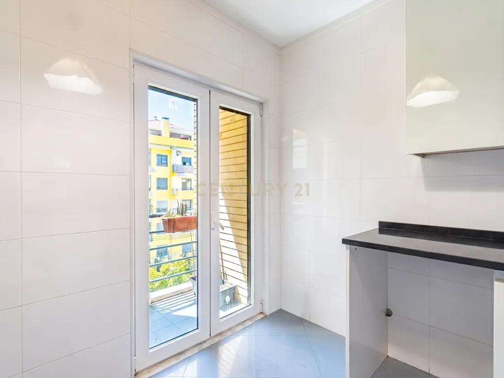Apartamento T3 com Parqueamento e Arrecadação | Montijo - Image 16
