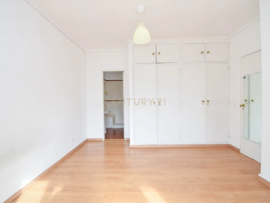 T3 na Quinta do Marquês, Oeiras | 115 m² de Potencial para Criar a Sua Casa de Sonho - Image 20