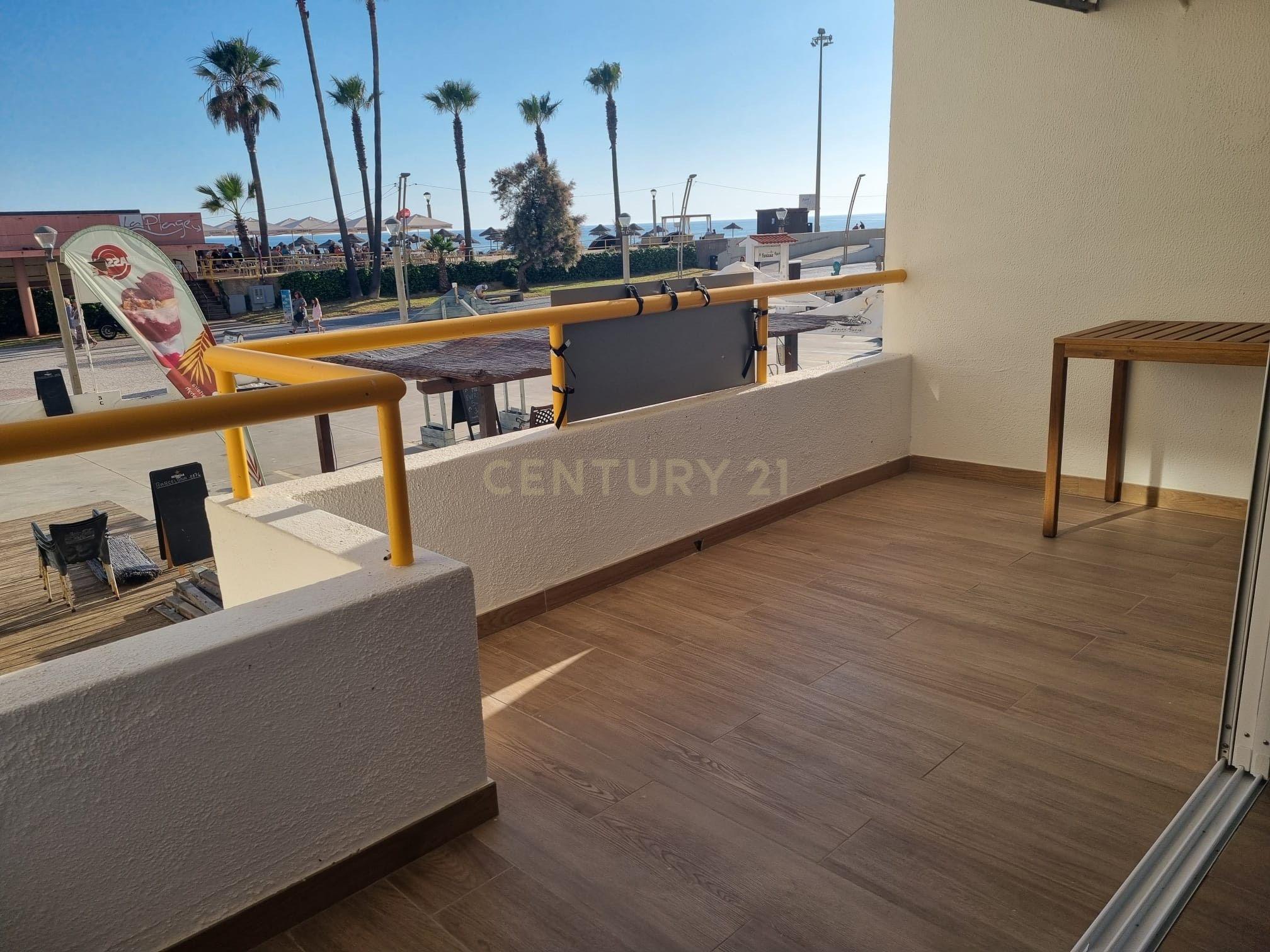 Apartamento Renovado T1 com Vista Mar em Quarteira - Arrendamento - Image 2