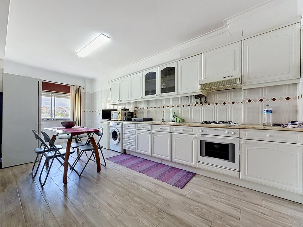 Apartamento T2 em em Paio Pires com excelentes áreas, perto de todas as comodidades. - Image 5