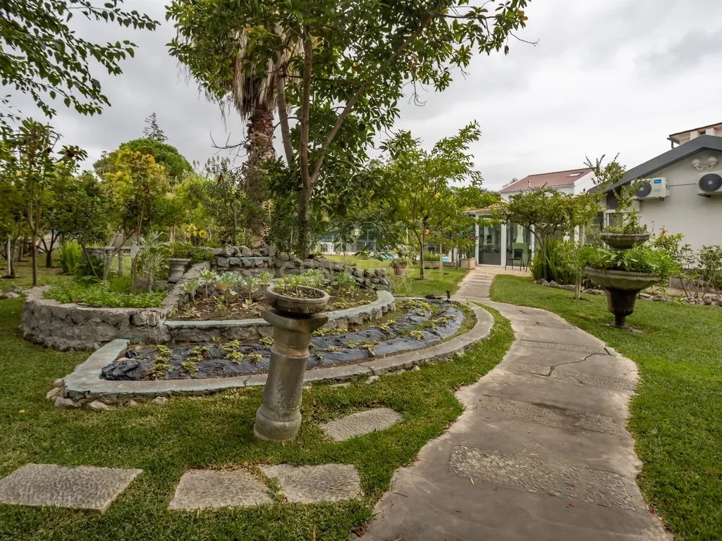 Fantástica Moradia Versátil com Piscina e Jardim, junto a serra da Arrábida – Setúbal - Image 77