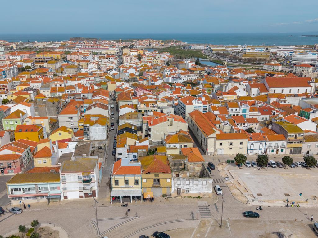 Edifício para reabilitação - Forte Peniche - 1ª Linha (3 Lotes) - Image 2