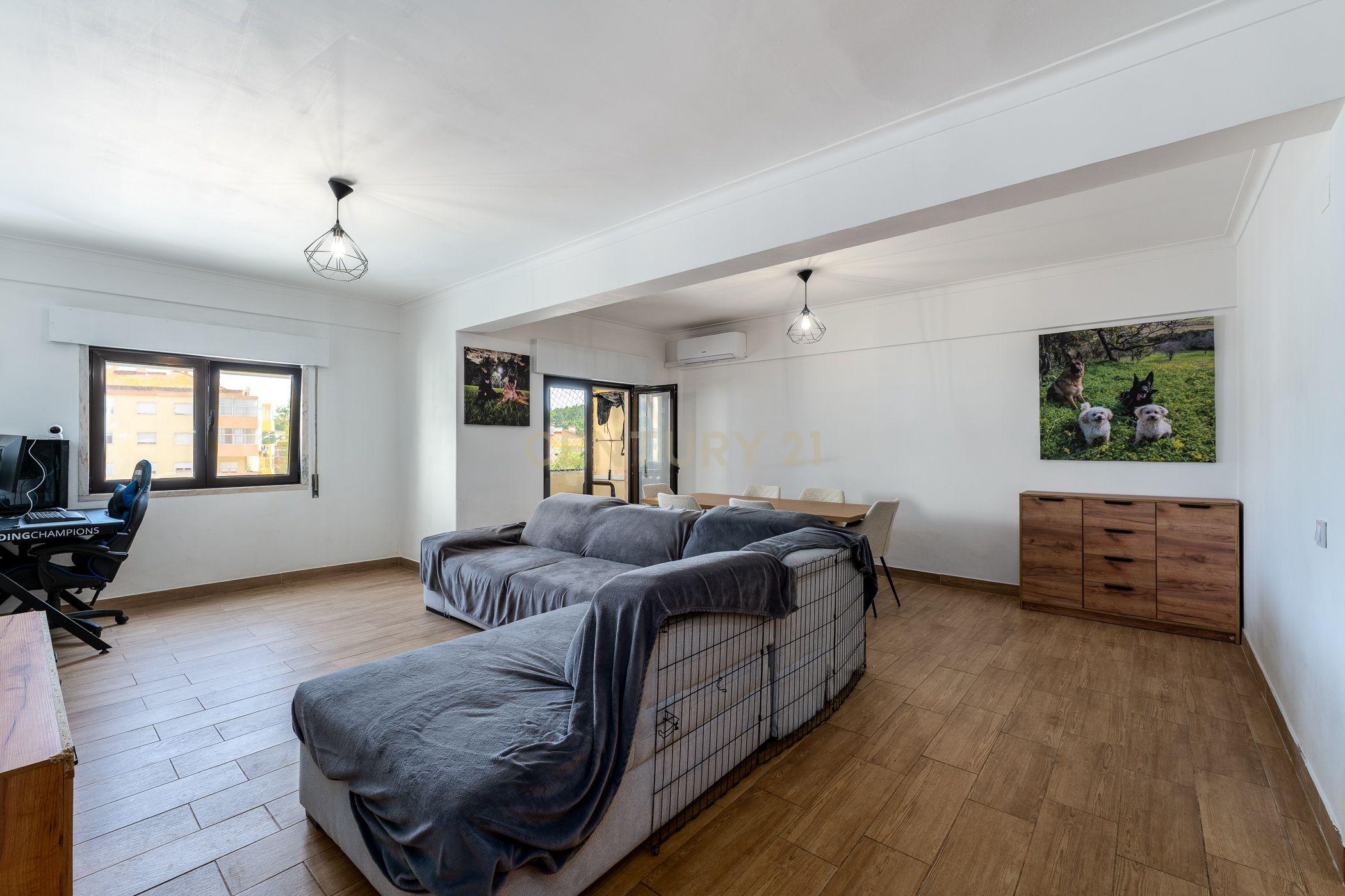Fotografia 9 de Apartamento T2 em Vila Franca de Xira com Varanda e Ar Condicionado