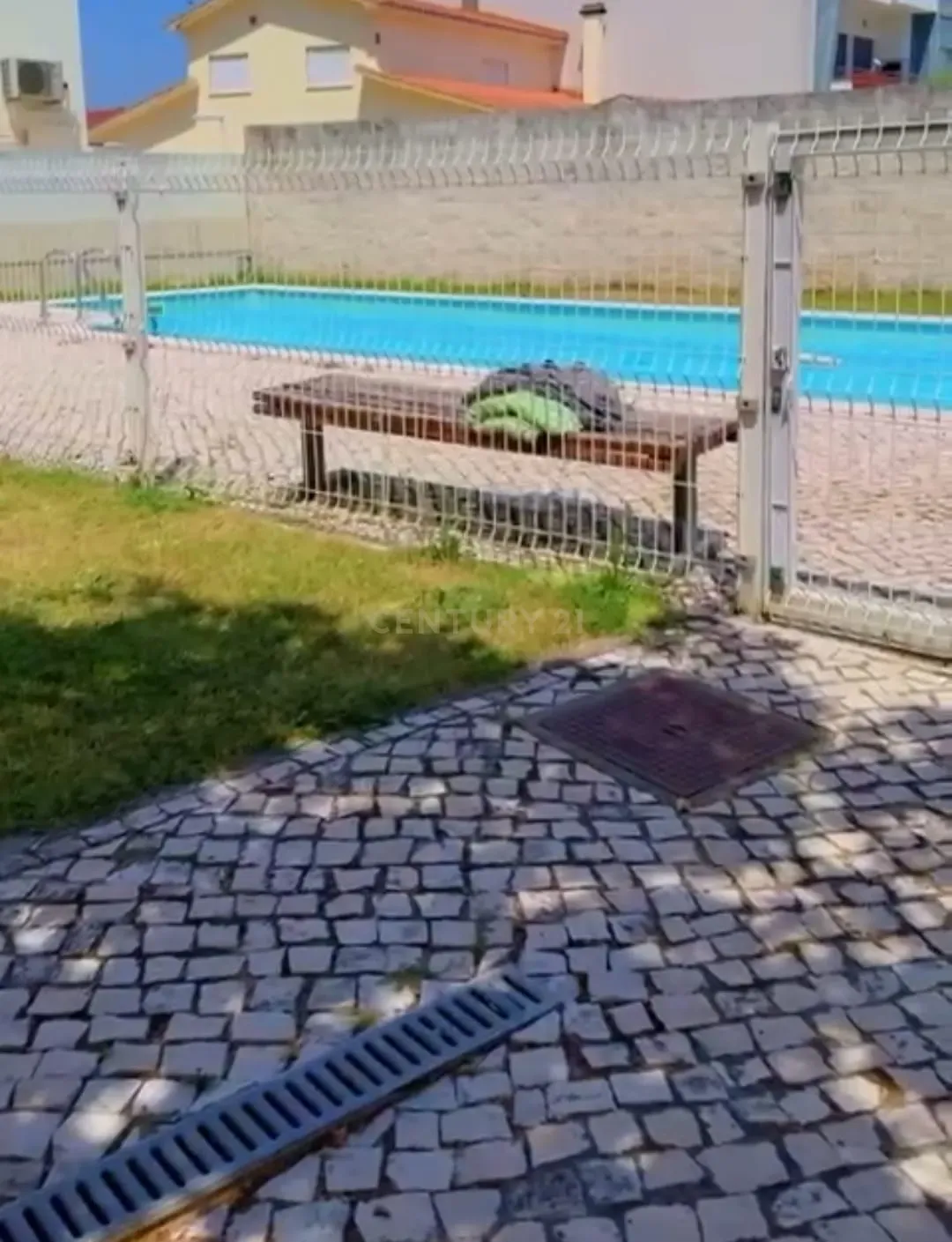 T1 para arrendamento em Condomínio Fechado com Piscina