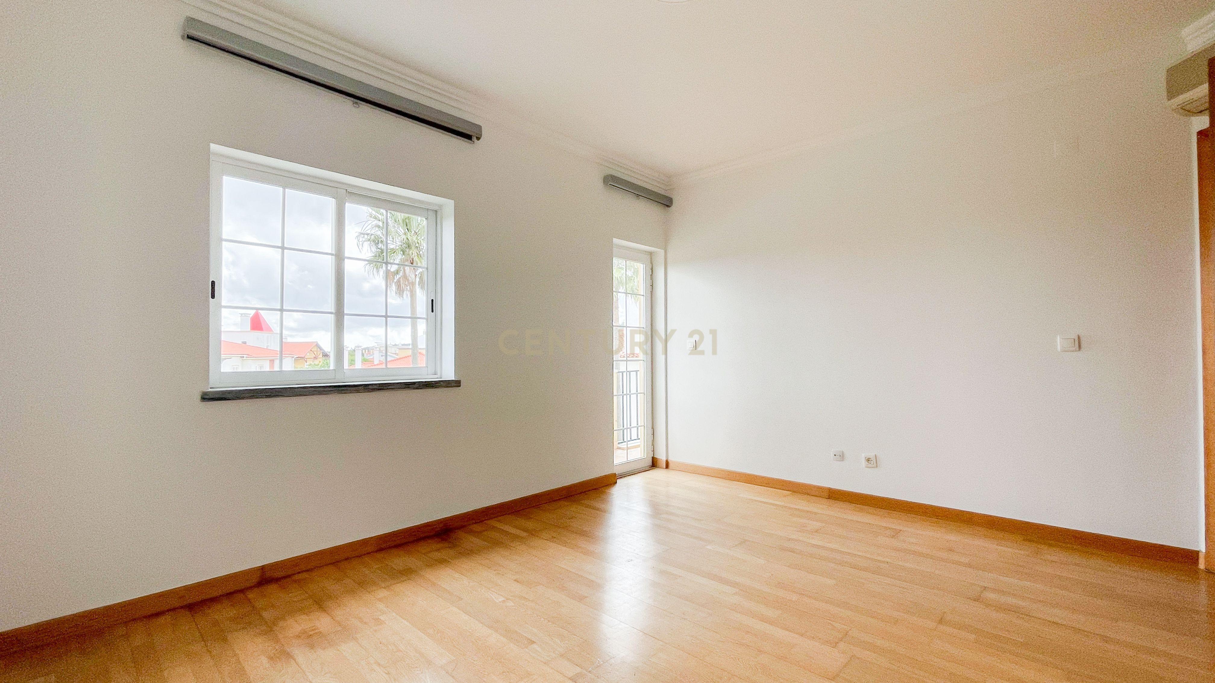 Apartamento T4 Duplex Quinta da Beloura - Image 13