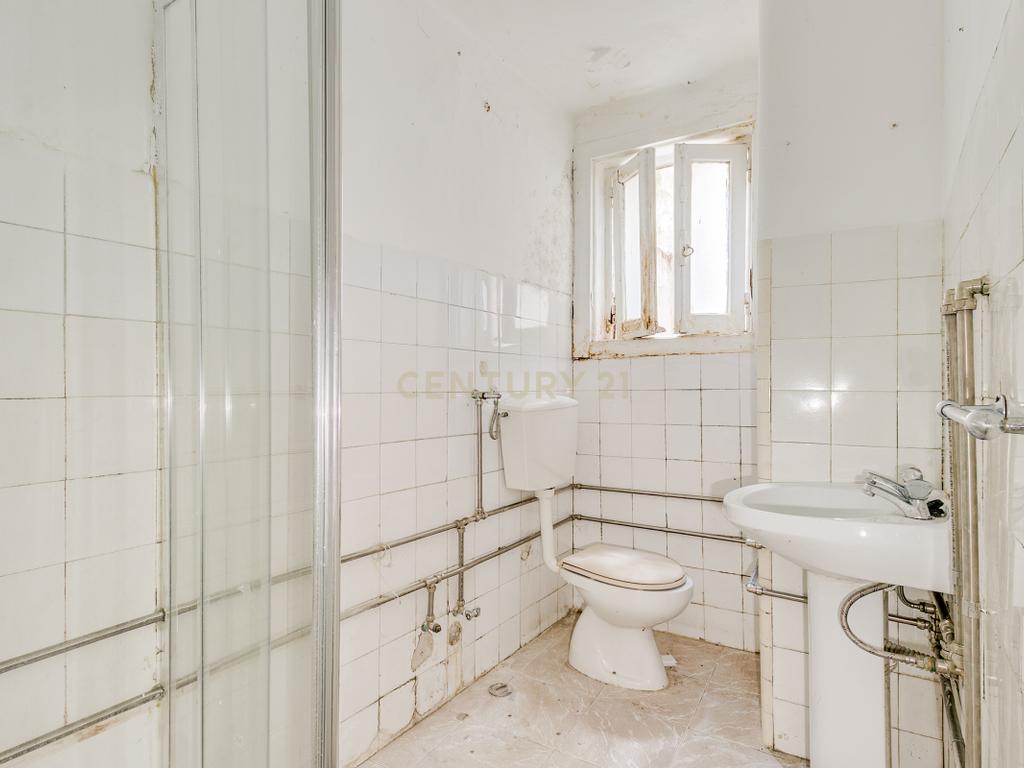 Apartamento no Coração do Príncipe Real – Lisboa - Image 9