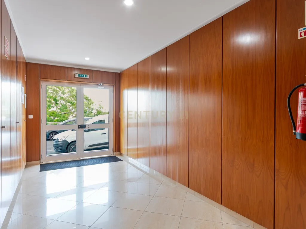 Apartamento T3 Remodelado na Horta dos Vimes - Viva com Conforto e Qualidade em Alenquer. - Image 4