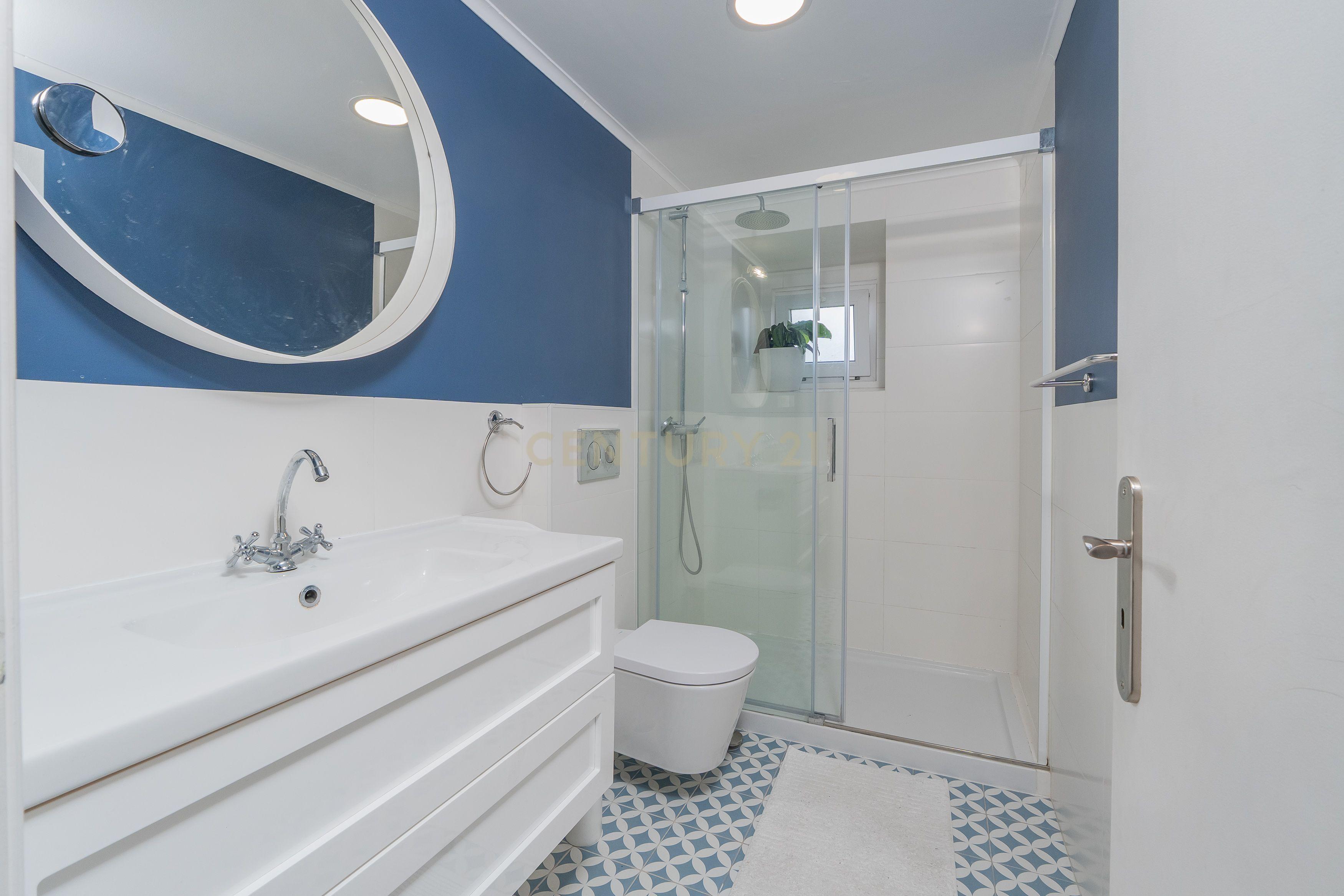 Fotografia 10 de Apartamento T2 Renovado Onde Lisboa Entra Pela Janela - São Vicente