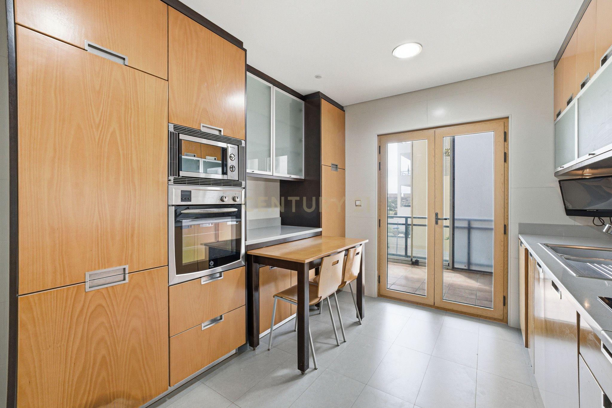 Fotografia 3 de Apartamento T3 com box de 30 m² | Vila Chã – Amadora