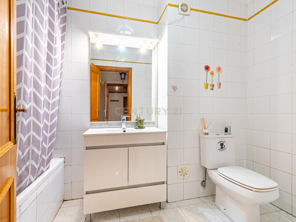 Exclusivo T4 Duplex na Urbanização da Cavaleira | 205 m² de Área Total | Parqueamento - Image 14