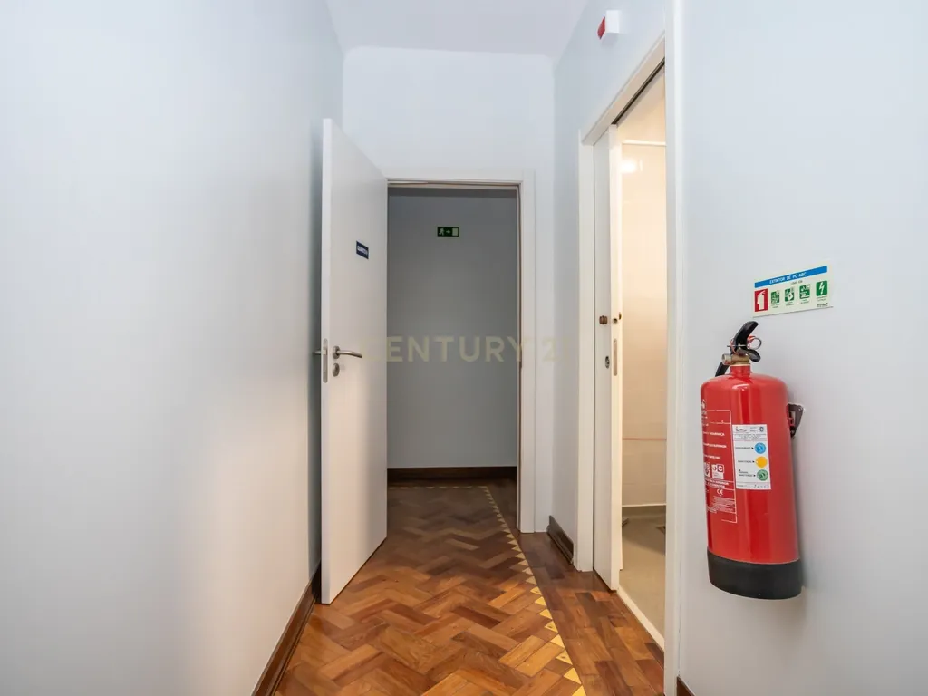 Fantástica Moradia Versátil com Piscina e Jardim, junto a serra da Arrábida – Setúbal - Image 54