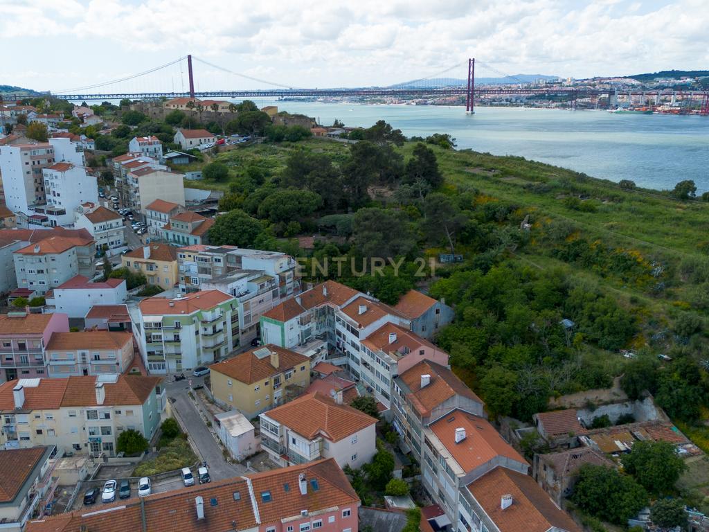 Apartamento T4 com Terraço de 60m² em Cacilhas/Almada - Image 15