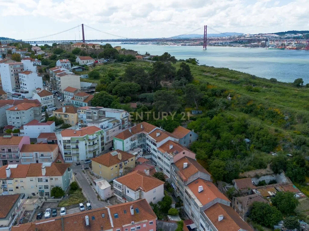 Apartamento T4 com Terraço de 60m² em Cacilhas/Almada - Image 15